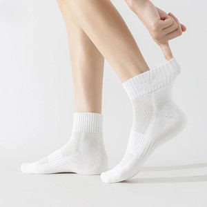 Calcetines de vestir de hombre de algodón negro divertido con logotipo personalizado de alta calidad al por mayor resistencia a los enganches de color personalizado de otoño a precio mayorista - Product Image 2