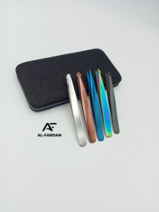 Pince à épiler professionnelle pour sourcils, écologique, en acier inoxydable, à pointe inclinée et pointue, avec revêtement plasma, pour la coupe des poils. - Product Image 5