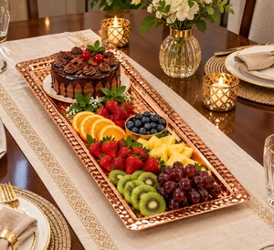 Plateau rectangulaire en cuivre artisanal, centre de table décoratif pour les occasions de repas à la maison - Product Image 1