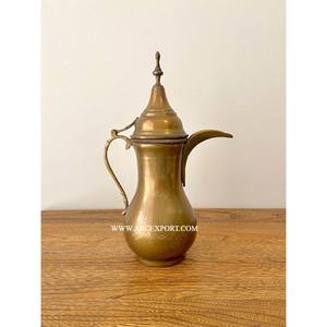 กาต้มชาและกาแฟแบบอาหรับ ดัลลาห์ ทำมือ ขนาดกลาง โลหะขัดเงาสีทอง ขายดี อุปกรณ์ครัวสำหรับชงชาและกาแฟ อุปกรณ์เอสเพรสโซ จากอินเดีย - Product Image 4