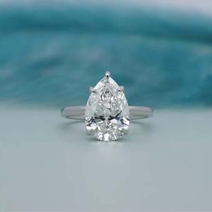 Anillo de compromiso de diamante con halo oculto certificado por IGI, anillo solitario de 5 puntas con corte pera - Product Image 1