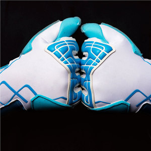 ถุงมือผู้รักษาประตูวัสดุพรีเมียมสัมผัสนุ่ม ให้การยึดเกาะที่ยอดเยี่ยมและการป้องกันแรงกระแทกเพื่อการป้องกันประตู - Product Image 4