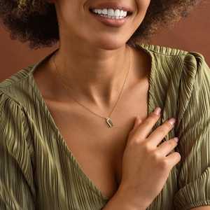 Collar con Colgante de Plata de Ley 925 Maciza, Chapado en Oro de 18k, con Inicial Árabe y Circonita, Joyería Fina Personalizada para Mujer, Estilo Minimalista - Product Image 4