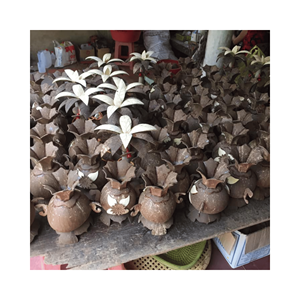 กะลามะพร้าวเป็นงานฝีมือมาสคอตวัสดุ: มะพร้าวแกะสลักใช้: ของตกแต่งคาเฟ่ต้นกำเนิด: เวิร์กชอปชายฝั่งเวียดนาม - Product Image 4