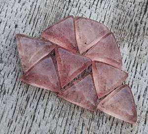 Vente en gros de cabochon quartz fraise naturel qualité AAA Lavira dos plat triangle rose pierres précieuses toutes tailles disponibles IGI pour - Product Image 5