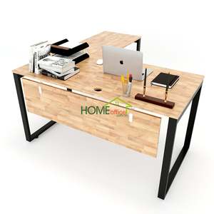 โต๊ะทำงานรูปตัว L สไตล์มินิมอลพร้อมท็อปหนังลายไม้และโครงเหล็ก - Product Image 1