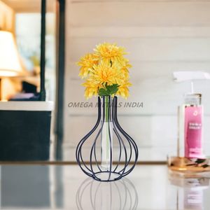 Ensemble de vases cylindriques de luxe en métal doré avec finition mate lisse et design minimaliste moderne pour une décoration élégante de bureau et d'événement - Product Image 3