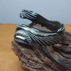 Brazalete de moda de alta demanda para mujer, brazalete de cuerno de búfalo, diseño recortado, banda de tela de colores naturales de 13mm - Product Image 1