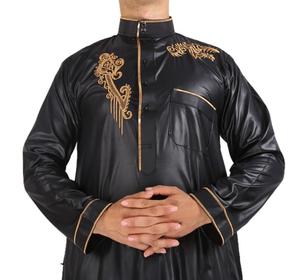 Vente en gros de thobe arabe grande taille pour hommes vêtements islamiques musulmans thobe caftan pour hommes thobe noir personnalisé brodé en or - Product Image 4