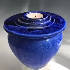 โกศเซรามิกสีฟ้าสำหรับขี้เถ้าเคลือบผลึกประกายเกล็ดหิมะเหมาะสำหรับโกศสัตว์เลี้ยงโดย ayaans - Product Image 2