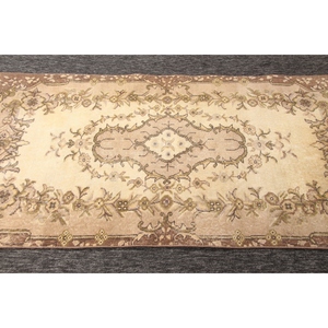 Alfombra de 3.5x6.4 pies, Alfombra Turca Vintage, Alfombra Marrón Geométrica con Elementos Florales - Product Image 5