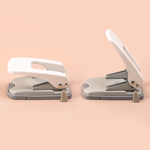 Perforadora de Dos Orificios Comix B2912, Capacidad Máxima de 35 Hojas, Acero Inoxidable, Color Blanco, Orificios de 6 mm, Perforadora de Alta Calidad, Fácil de Usar para Estudiantes Escolares - Product Image 6