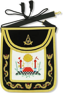 Tablier maçonnique premium en peau d'agneau Pastmaster, velours noir, brodé à la main, avec ceinture réglable à aimant et corde - Officiel - Product Image 5