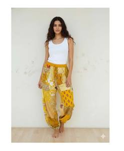 Pantalones Harem de Patchwork: Pantalones Hippies Bohemios de Rayón con Bolsillos - Product Image 1