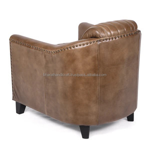 Fauteuil en cuir et bois avec coussin confortable, construction durable, design classique intemporel, idéal pour la maison et le salon - Product Image 5