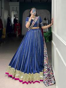 Vêtements de mariage en pur chanderi avec travail de tissage zari, lehenga choli, achat en ligne en Inde, exportateur de mode féminine, fournisseur de Surat - Product Image 4