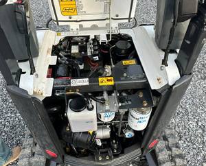 Mini-excavatrice Hitachi, moteur 22 tonnes, poids opérationnel 0,4 m³ de capacité de la benne, puissance 10-25 kW, composants essentiels à vendre - Product Image 4