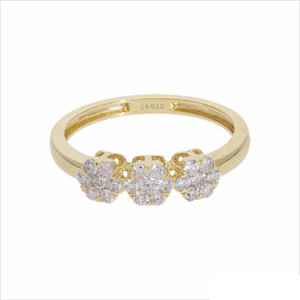 แหวนเพชรทรงคลาสสิกสามดอกประดับโรเดียมทองคำ 14K ดีไซน์ดอกไม้สามดอกเรียงกันอย่างงดงาม สง่างาม - Product Image 1