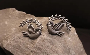 Vjoshijewels Boucles d'oreilles minimalistes en forme d'oiseau aspect argenté pour femme, inspirées de la nature, légères, décontractées, pour tous les jours, mariage ou soirée - Product Image 3