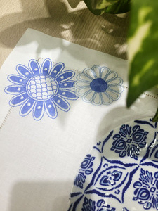 Napperon rectangulaire en lin de tournesol bleu brodé ensemble de serviettes tapis en coton blanc ourlet pour la maison hôtels restaurants événements - Product Image 2