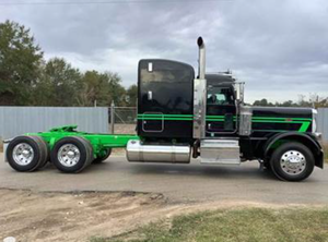 Camion tracteur lourd d'occasion 2021, cabine relevée, diesel, automatique, conduite à gauche, sièges en cuir, pneus R18 - Product Image 2