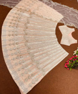 Nuevo Lehenga Choli Dupatta de Seda Banarasi con Bordado Zari, Estilo Moderno y Eterno, Ropa de Boda, Precio al por Mayor, Ropa Étnica para Mujer - Product Image 3