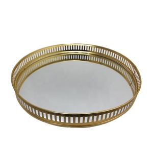 Bandeja decorativa Bandeja de espejo redondo de vidrio y hierro Bandeja de decoración de tamaño mediano de color dorado de latón Acentos decorativos - Product Image 1
