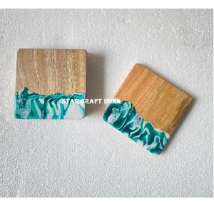 Prêt à expédier ensemble de 4 sous-verres en résine et en bois avec support en bois sous-verres uniques de tasse à thé de couleur personnalisée en gros - Product Image 1