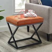 Pouf ottoman en cuir marron à capitonnage manuel