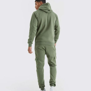 Survêtement tendance de haute qualité, prix bas, survêtements pour hommes, coupe ajustée, nouveau design, survêtement pour hommes personnalisé avec travail de panneaux, ajusté pour la salle de sport - Product Image 6
