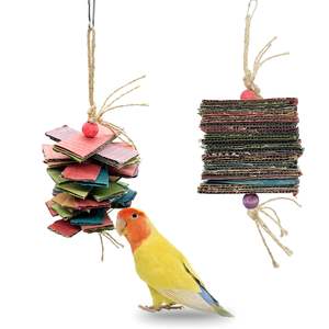 2 Pack pappagalli piccoli giocattoli di triturazione cartone naturale carta uccelli giocattolo da masticare per Cockatiel canarino appendere la gabbia accessori - Product Image 1