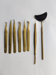 Outil de beauté réutilisable professionnel avec logo personnalisé pointe en fibre d'or mat pince à cils pointue en acier inoxydable pour l'extension des cils - Product Image 4