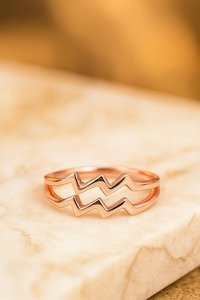 Anillo de Plata de Ley 925 con Baño de Oro Rosa, Signo del Zodiaco Acuario, Minimalista, Ajustable, Hecho a Mano, Unisex - Product Image 2