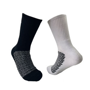 Chaussettes athlétiques de haute qualité pour hommes Design personnalisé Couleur contrastée Respirant et confortable avec broderie de logo en bas - Product Image 4