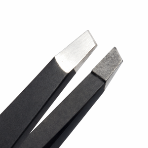 Pinzas Profesionales de Acero Inoxidable de Primera Calidad para Cejas, Punta Inclinada, Agarre Ergonómico Negro, Antiestáticas, Duraderas, Precisión para Eliminar Vello - Product Image 2