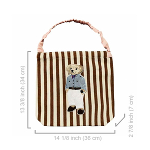 กระเป๋าโท้ทลายทางสีน้ำตาลปักลายหมีสุภาพบุรุษ - Product Image 3