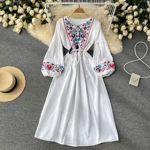 Robe longue brodée à la main vintage, col en v, manches longues, nouvelle collection 2022, vente en gros - Product Image 3