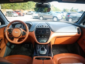 Voiture abordable 2021 Aston-Martin DBX Base d'occasion - Product Image 3
