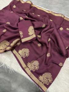 Sari indio de viscosa pura para mujer con borde jacquard de Murga de pavo real y diseño Butti en toda la prenda, con conjunto de blusa a juego. - Product Image 2