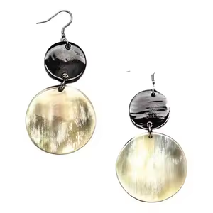 Pendientes de cuerno de búfalo hechos a mano de alta calidad, muy vendidos, de Crescent Crafts Natural Crafts - Product Image 2