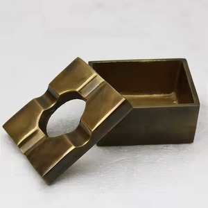 Cendrier en bois élégant et robuste, parfait pour les bars, les hôtels, les maisons, les restaurants et les espaces de café en plein air - Product Image 6