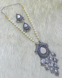 Ensemble de collier oxydé élégant pour femmes Bijoux indiens traditionnels avec collier de perles finition antique Design unique et tendance - Product Image 1