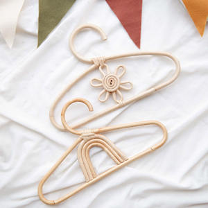 Nuevo diseño único perchas de mimbre para ropa de bebé, venta al por mayor, juego de perchas naturales hechas a mano para ropa de niños - Product Image 1