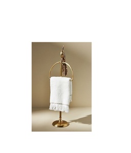 Toallero de latón para decoración de baño, hecho a mano, de lujo, independiente, estilo vintage, para uso en el hogar, hotel, interior, elegante - Product Image 1