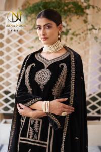 Elegante Kurti Étnico de Terciopelo con Dupatta y Pantalones Adornados para Mujer, Glamour sin Esfuerzo y Estilo Sofisticado - Product Image 4