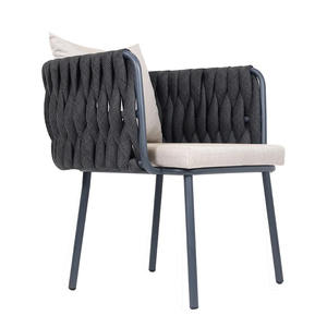 Élégante chaise de salle à manger nordique moderne avec finition lisse et rembourrage doux pour les intérieurs de salle à manger contemporains - Product Image 1