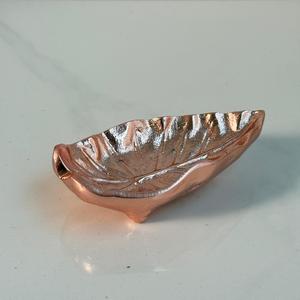 Plateau de service pour fruits secs avec finition en cuivre de haute qualité et aluminium fait à la main pour les mariages et les fêtes. - Product Image 5