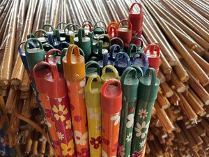 Manches de balai en bois avec revêtement imprimé floral, décoratifs et durables - Product Image 4