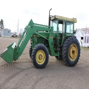 Achetez un tracteur John Deere 3140 avec livraison rapide, pièces de qualité supérieure et performances puissantes, parfait pour une utilisation quotidienne dans les fermes - Product Image 6