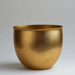 Pot décoratif en laiton doré antique avec motifs gravés classiques, parfait pour le style de jardin haut de gamme et les espaces domestiques de luxe - Product Image 3